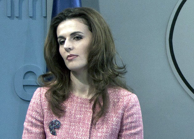 СРАМНЕ ОПТУЖБЕ АМБАСАДОРКЕ ТЗВ. КОСОВА У САД: Таксе само изговор Београда да не преговара; Чланице СБ да прекину ову пародију и шараду